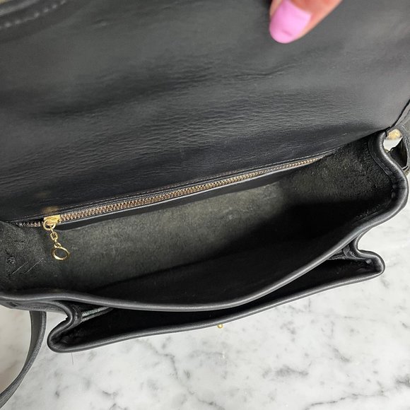 Elegant Black Leather Shoulder Bag - Picture 16 of 16